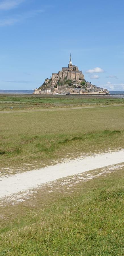 Welcoming And Peaceful Bed And Breakfast Fougerolles-du-Plessis Exterior photo